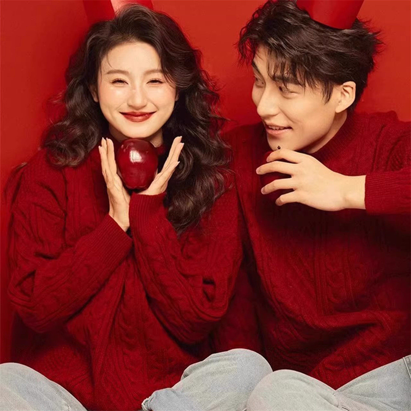 高端大红色本命年毛衣男士2025新款冬季粗麻花圆领针织衫情侣男款