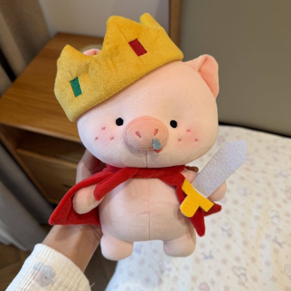 国王披风小猪玩偶毛绒公仔