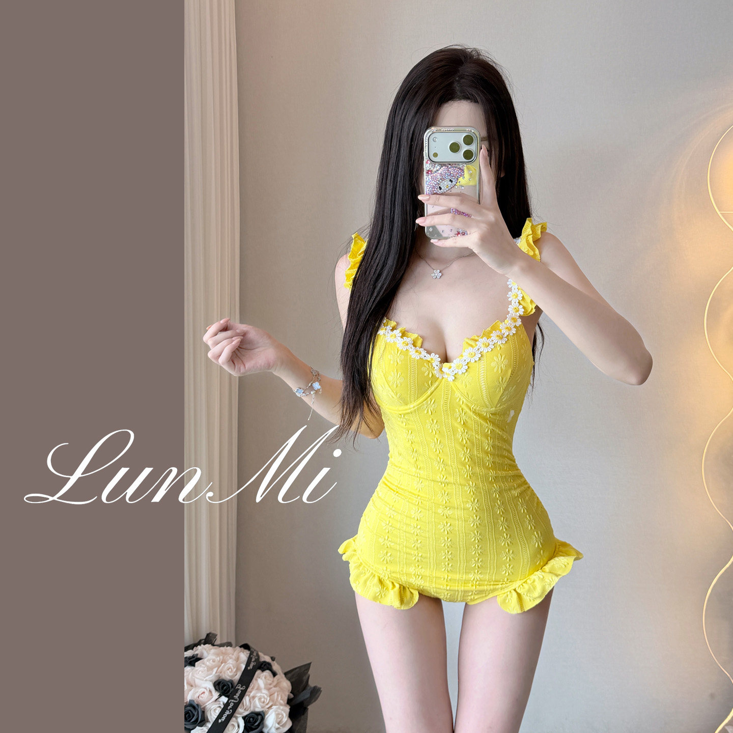 LunMi小雏菊黄色连体泳衣女纯欲风小胸聚拢遮肉显瘦海边度假温泉