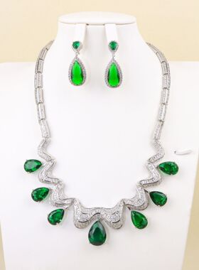 欧美时尚新娘婚纱水滴造型高级感锆石轻奢套链项链耳钉套装女批发