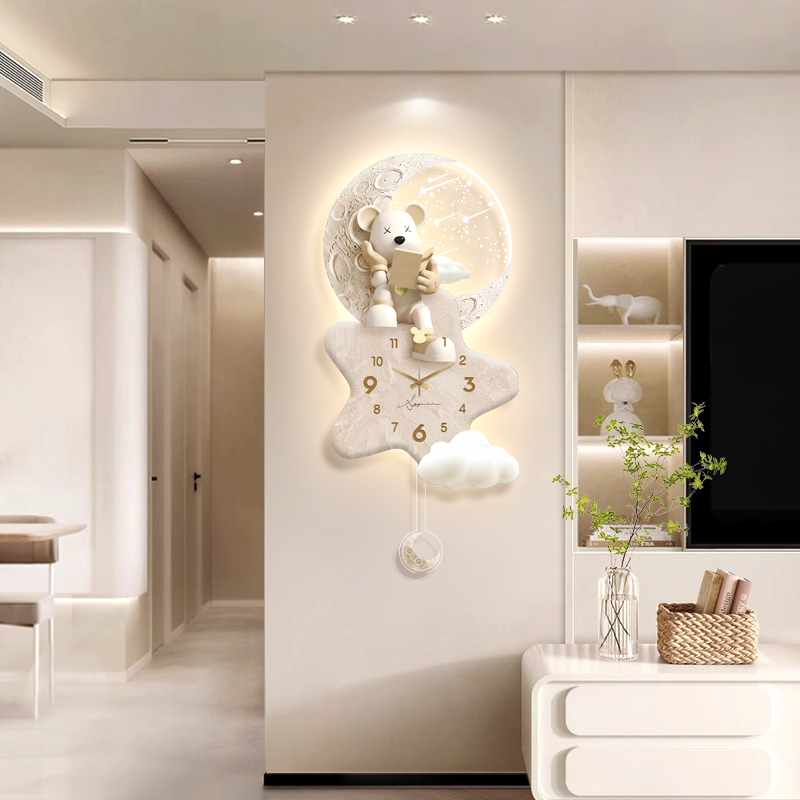 奶油风客厅背景墙装饰画潮玩暴力熊钟表挂画高级感创意卡通壁灯画图片