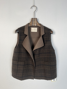 柯罗芭冬季专柜同款小箱形立领短马甲  JY4391 ￥4990