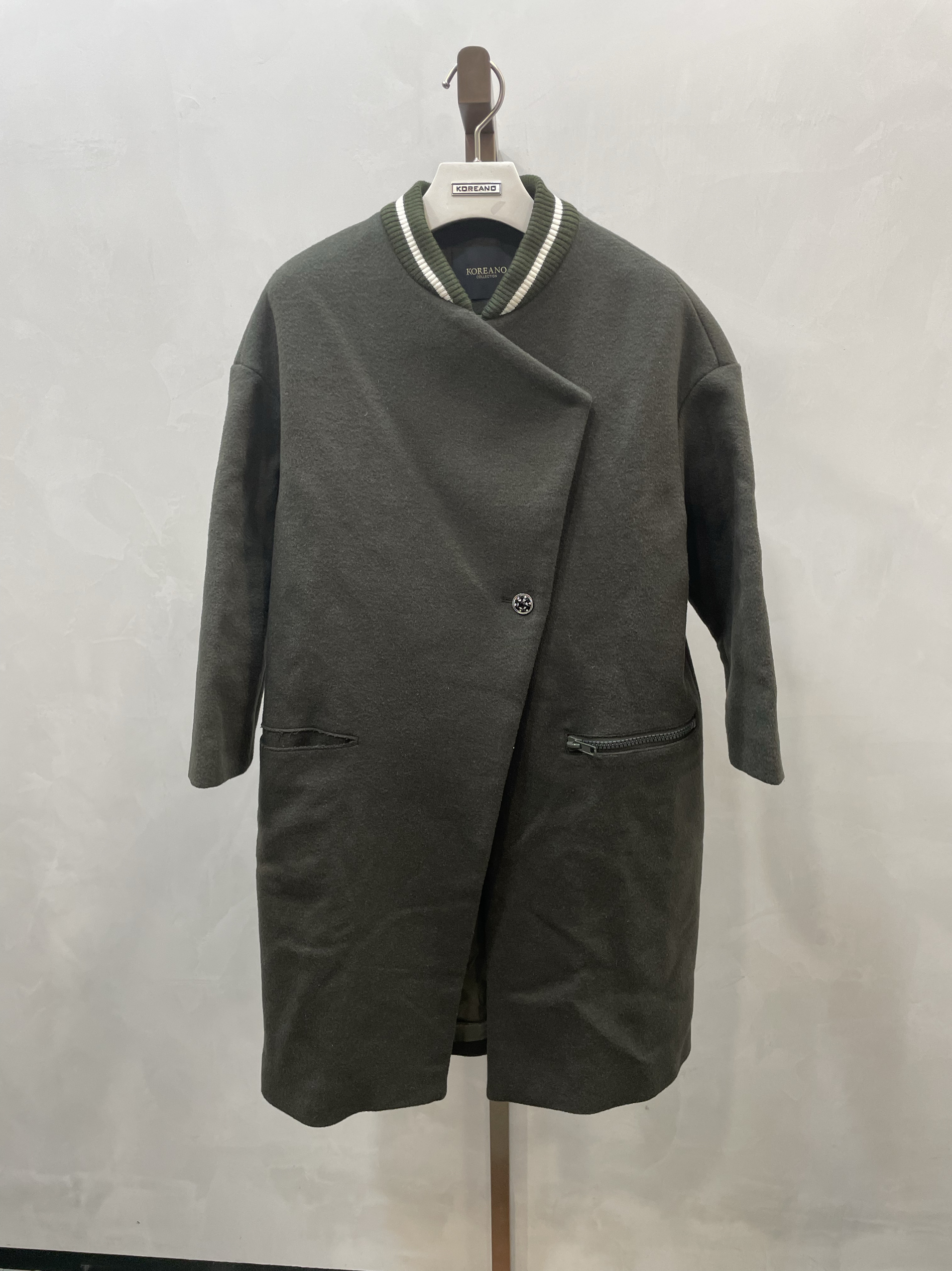 柯利亚诺冬季专柜同款深绿色中长款毛呢大衣  FY3035G ￥7800