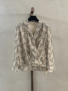 CW2115 廓形几何图案衬衣 ￥2590 时尚 柯罗芭春秋专柜同款