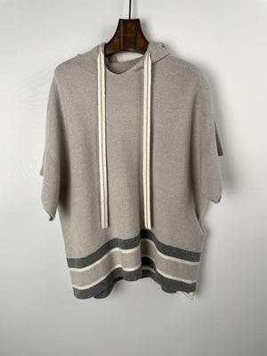 柯罗芭冬季专柜同款米色时尚连帽毛衫  HY9840J ￥3990