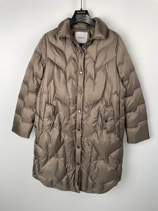 柯利亚诺冬季专柜同款烟色中长轻羽绒服  YC0039(9UNR)C ￥7200