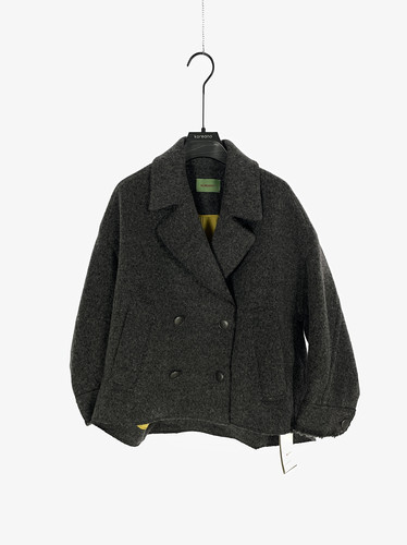 柯利亚诺冬季专柜同款碳素灰西服领廓形短棉外套：  SY7131(JUN)A