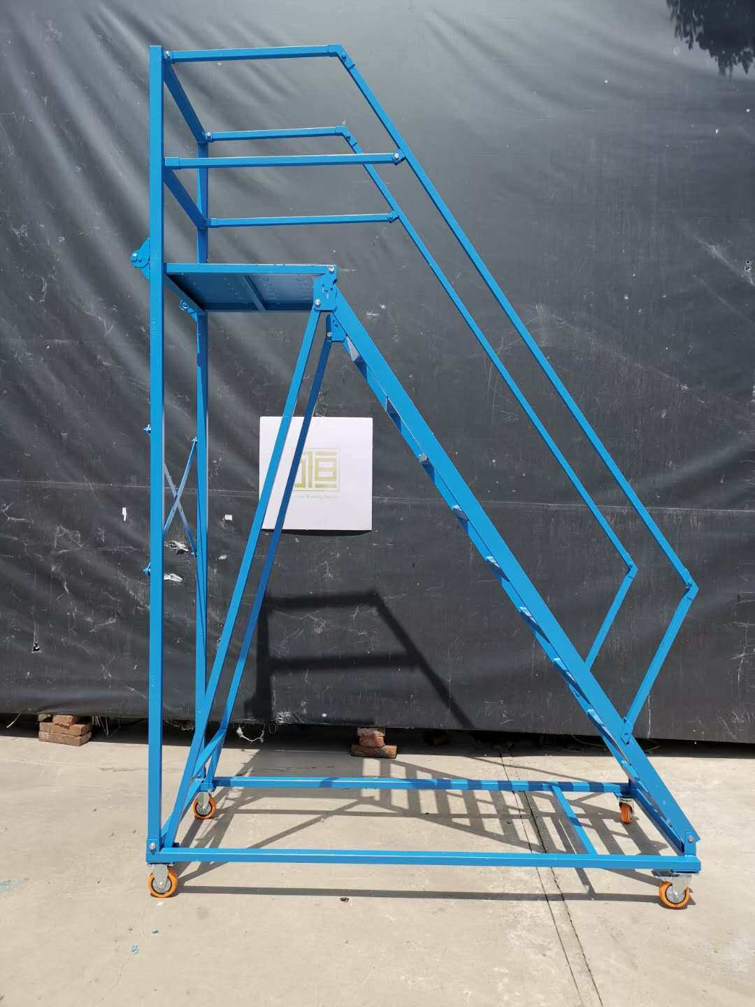 现货速发婚礼堂吊顶搭建可移动爬梯脚踏登高设施可折叠车架子场景