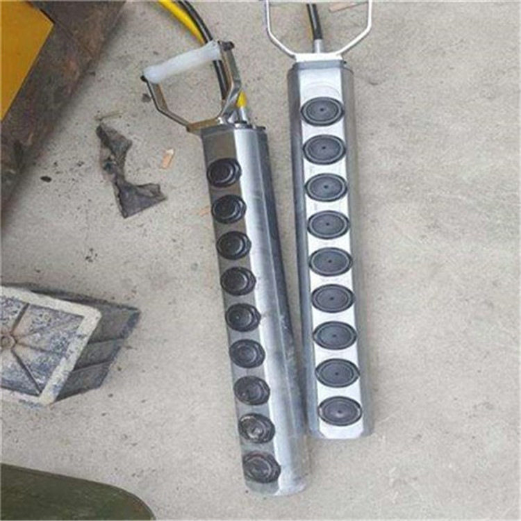 110mm楔块直径速度快柱塞式小型劈裂机硬石头劈裂棒破碎锤