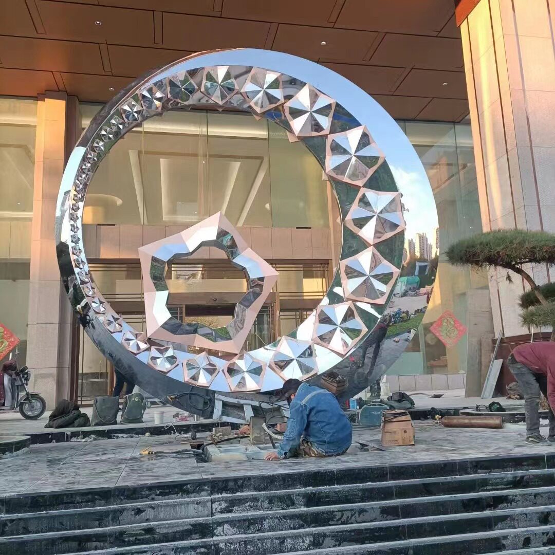 户外大型镜面不锈钢圆环雕塑制作发光抽象月亮金属园林景观装饰