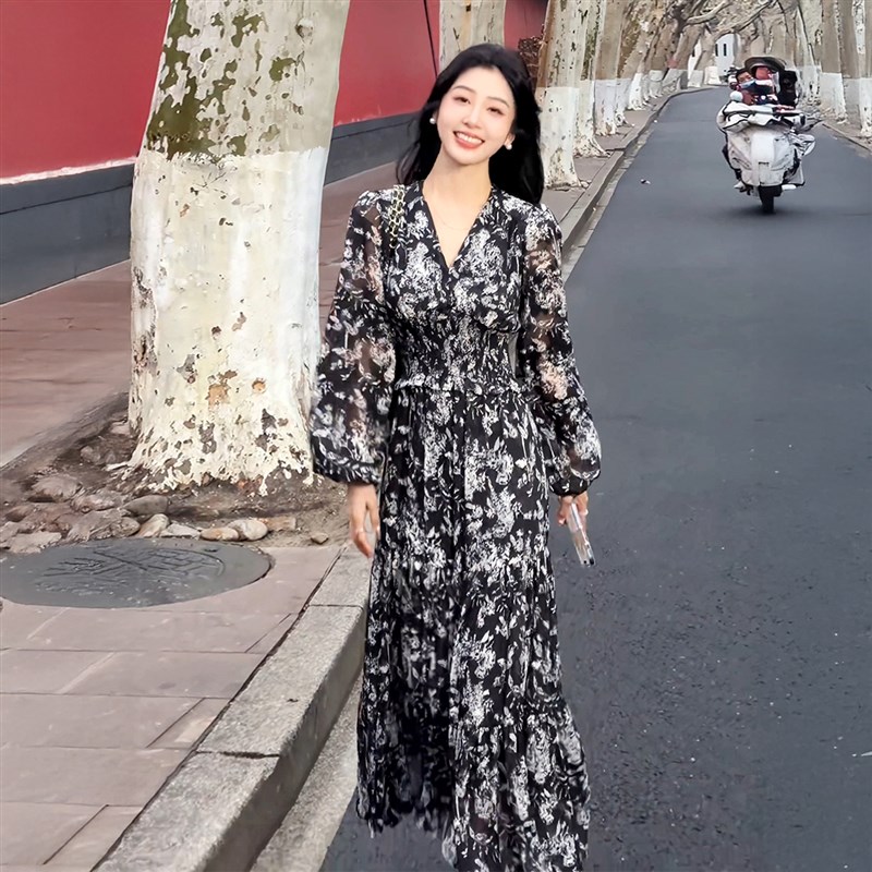速发法式茶歇v领长袖碎花连衣裙夏季新款收腰气质轻薄a字长裙子