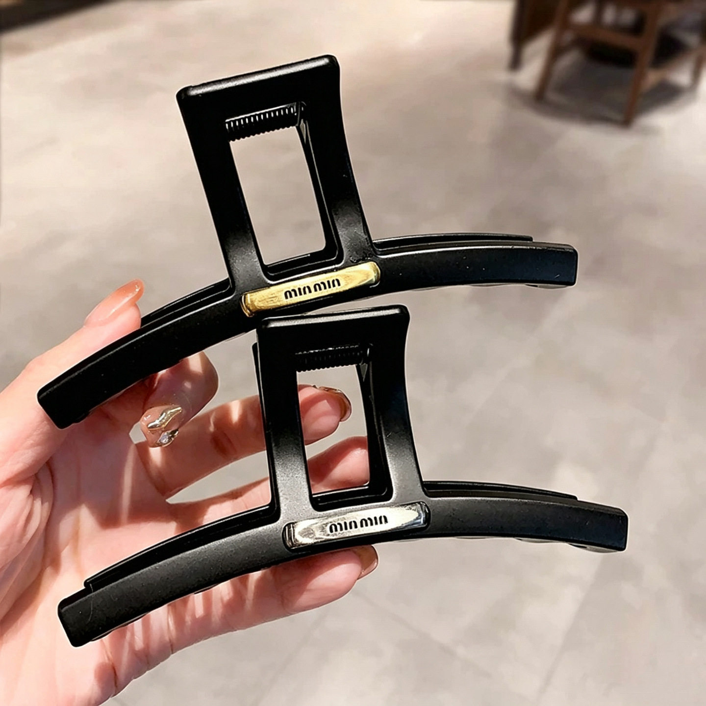 高品质磨砂黑色抓夹女新款轻奢min鲨鱼夹高级感后脑勺盘发夹头饰