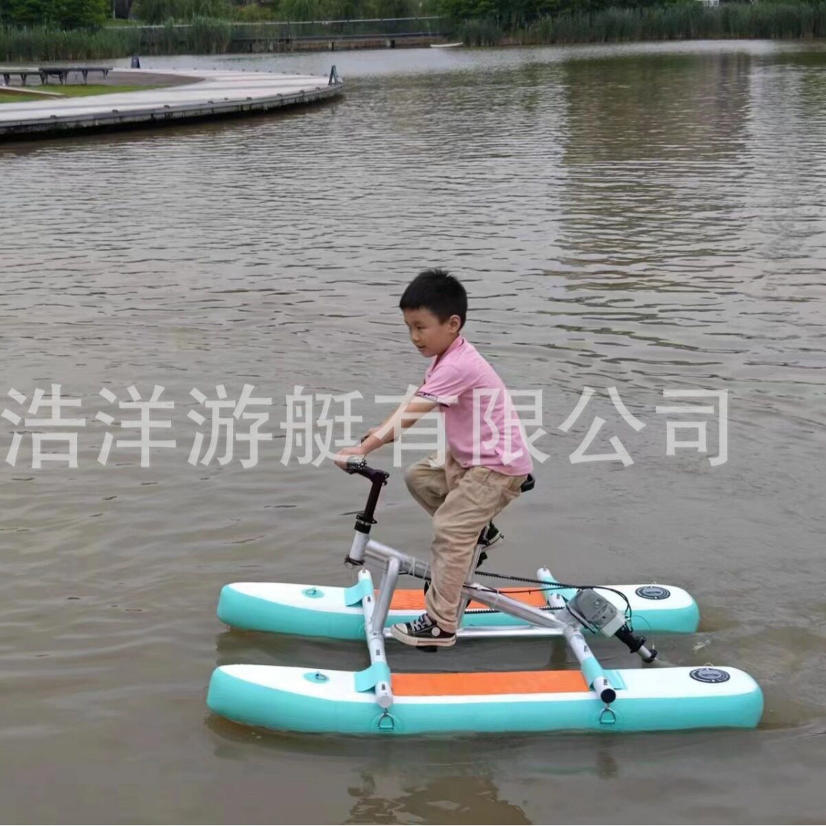 2023热销儿童款充气水上自行车带充气坐垫单人水上游乐园娱乐车