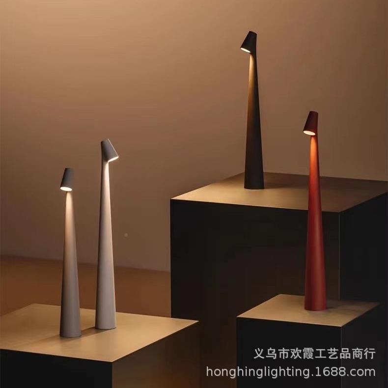 跨B-808境台灯师充电桌灯孤勇者高富帅造型极计简装饰卧设室氛围
