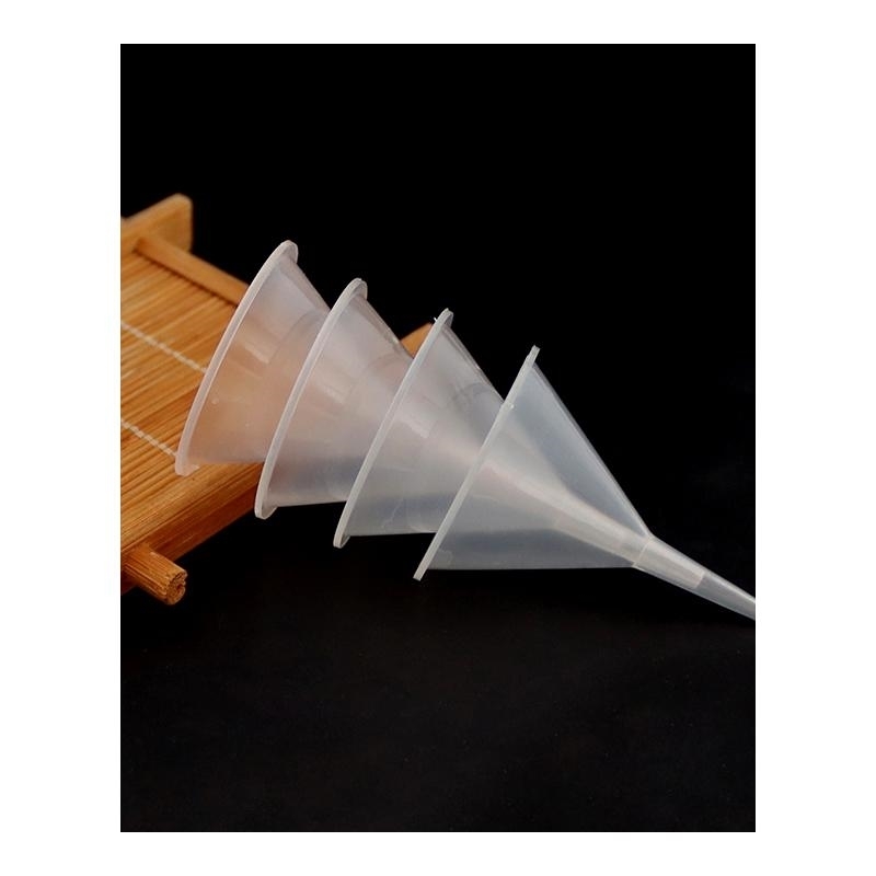 塑料小号小口径家用防撒液体工具