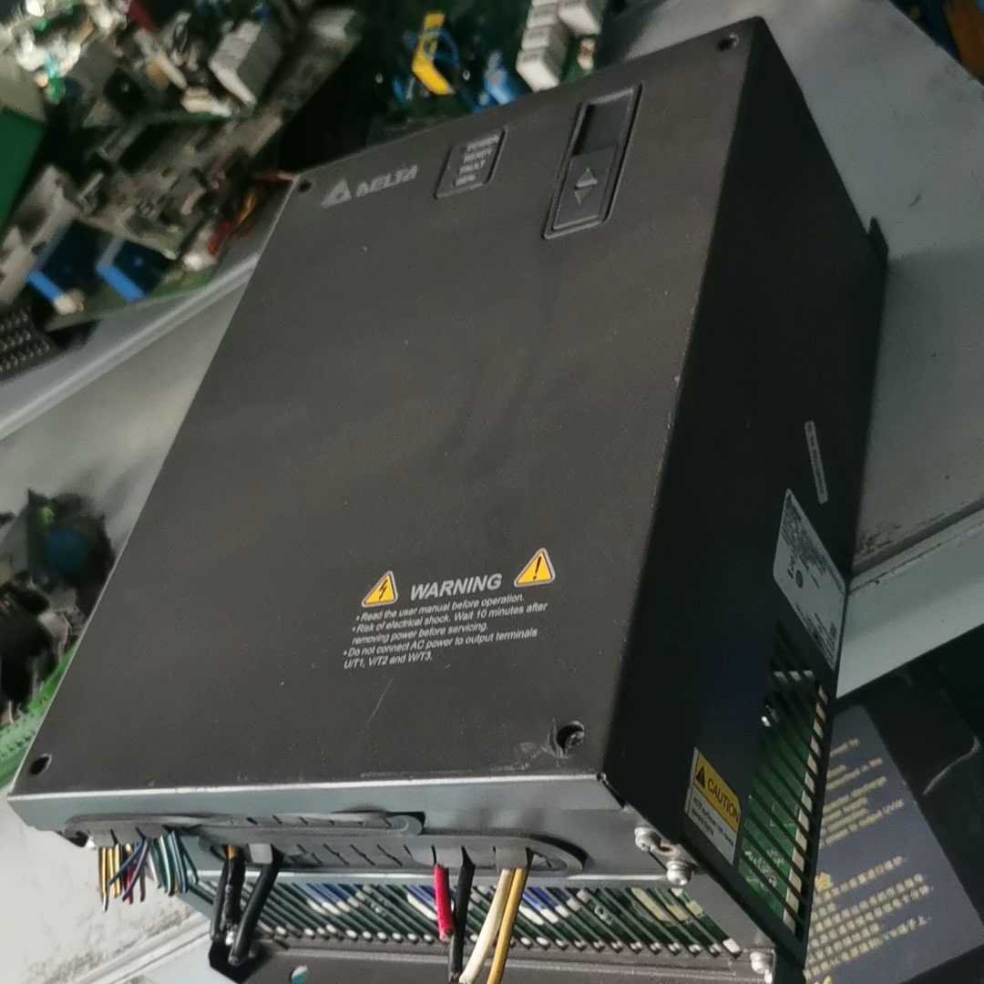 询价~台达15千瓦变频器，九成新，正常。型号VFD32ABH4