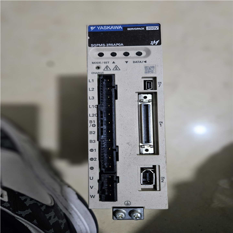 (询价)安川SGPMS-2R5APOA/450W驱动器,