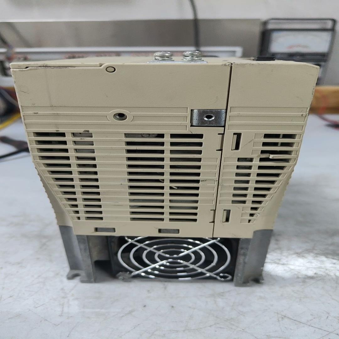 安川伺服驱动器，SGDV-200A01A002000，成色如~议价