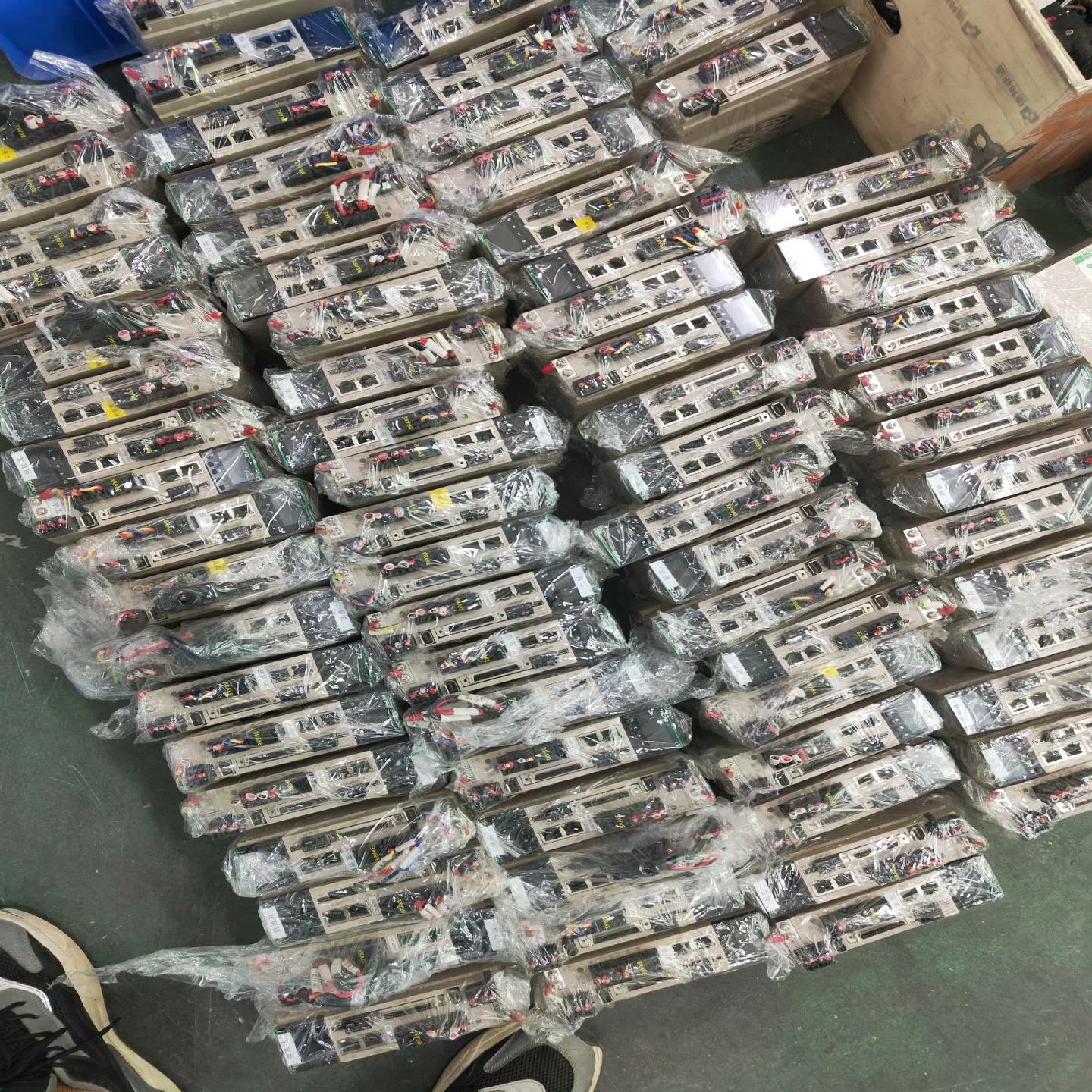 议~禾川400W总线型伺服电机，驱动：SV-X3EB040A-A