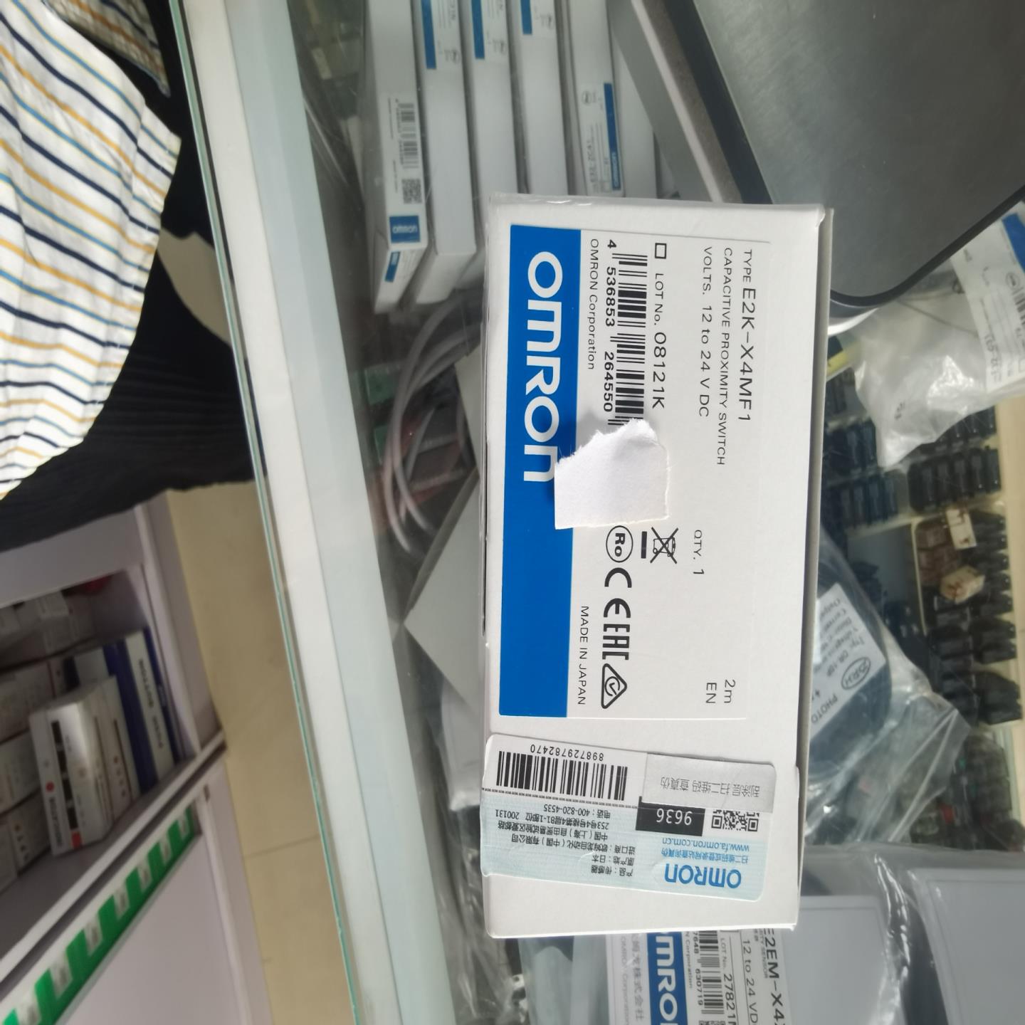 殴姆龙电容式接近开关E2K-X4MF1全新~议价