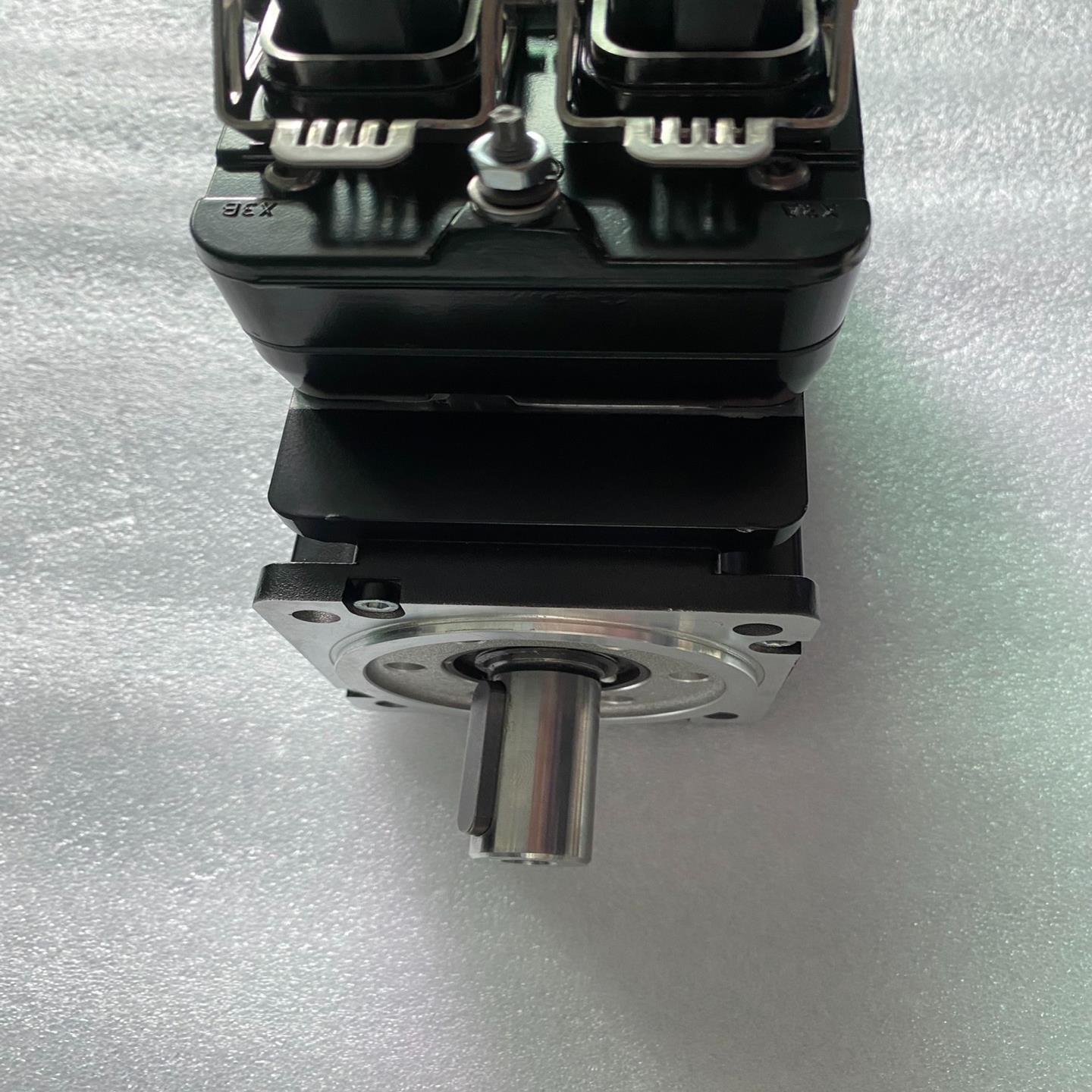 议~贝加莱伺服电机8LMA33.D9045CJ00-0 议价