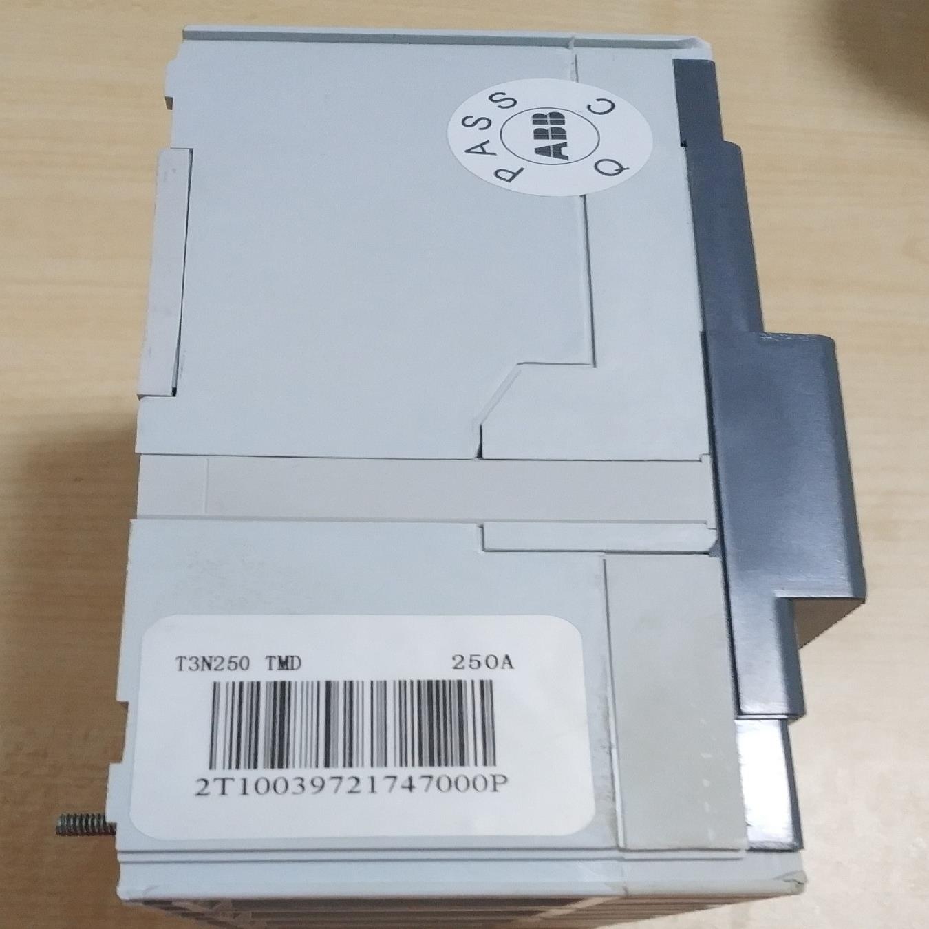 ABB塑壳断路器T3N250 TMD 250A   (崽崽配件)
