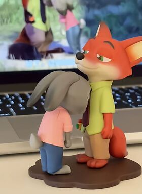 疯狂动物城2朱迪尼克甜蜜依靠桌面摆件小公仔手办卡通可爱装饰品