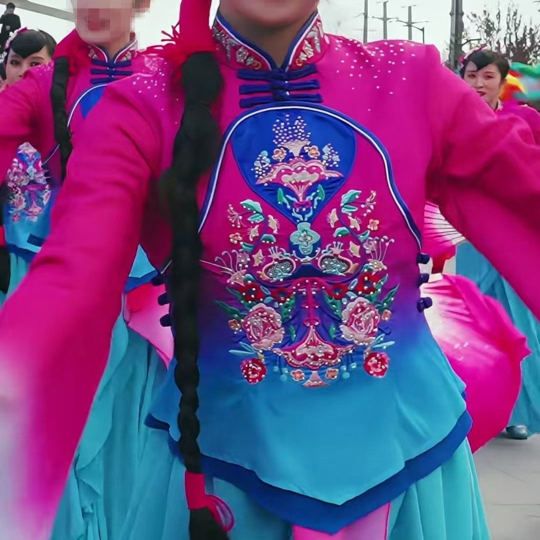 陕北榆林秧歌服展演服装广场舞女飘逸开场舞蹈过大年扇子舞古典演
