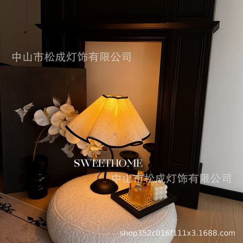花瓣伞灯ins简约中古台灯小夜灯卧室可调光床头氛围灯ins风北欧