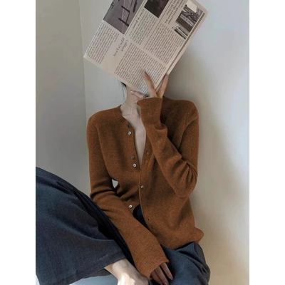 美拉德焦糖色针织开衫女秋季别致绝美内搭打底毛衣欧货高级感上衣