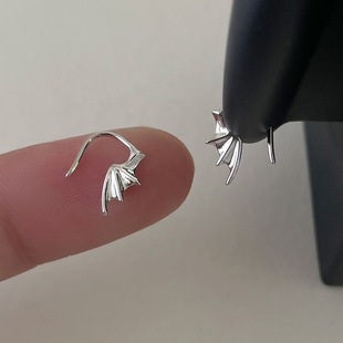 小恶魔羽翼耳钉小众设计感独特酷飒风暗黑系耳饰复古耳骨钉女个性