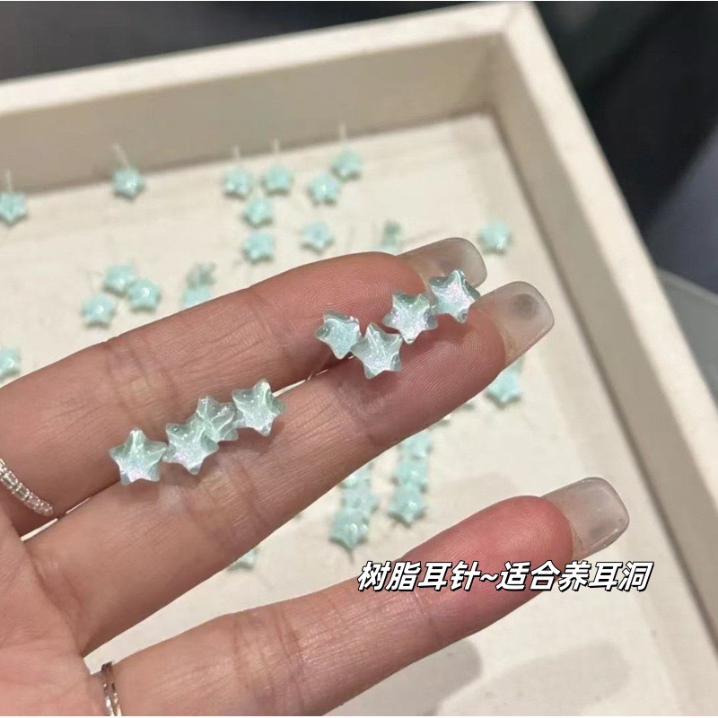 新款无耳洞磁吸耳夹炫彩蓝色小五星耳钉女夏季甜美气质免打孔耳饰