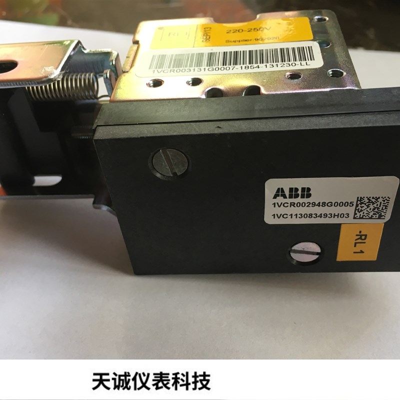 现货速发GCE71466R0105欠压脱扣器Y4低电压脱扣器110V/AC带整流元