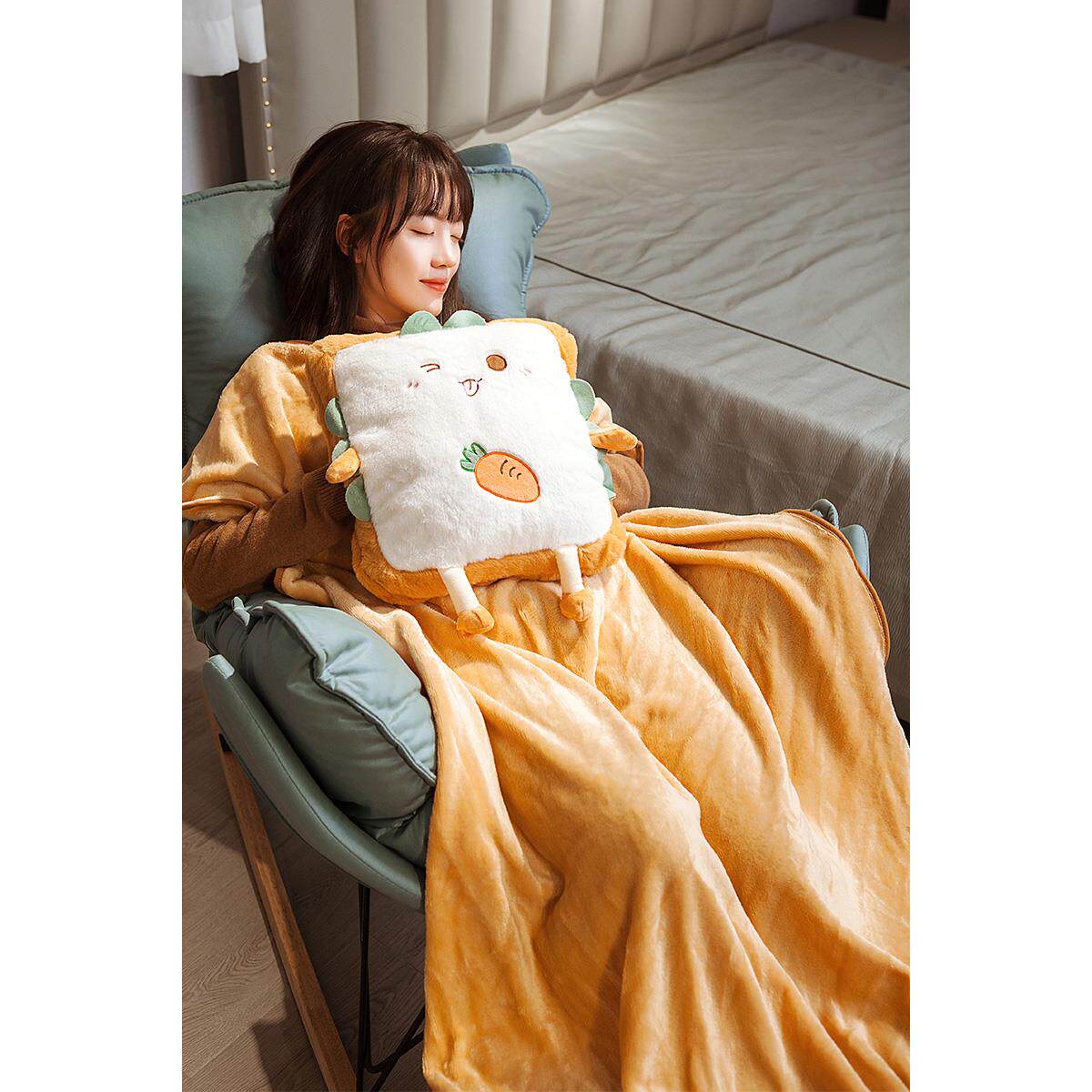 暖手抱枕被子两用加厚办公室午睡枕头靠枕毯二合一靠垫车用