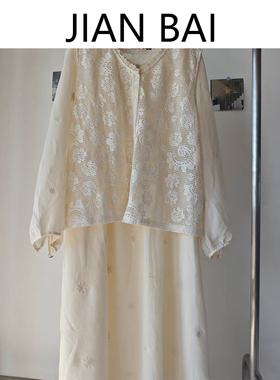 2026春夏大码女装 显瘦温柔风刺绣V领长袖连衣裙长裙