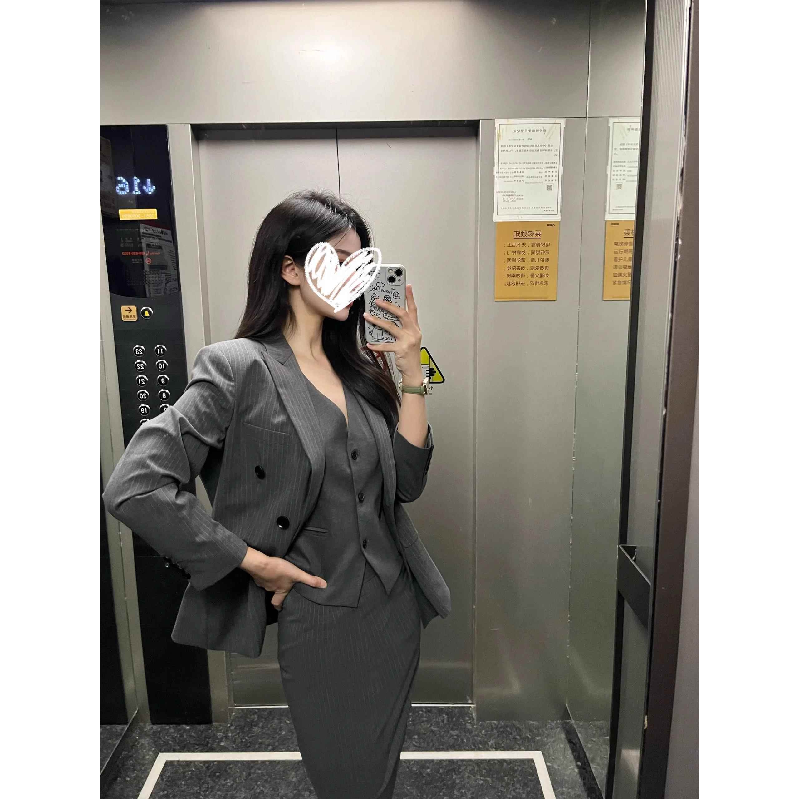 高级感春秋新款灰色条纹西装马甲三件套气质修身显瘦包臀裙两件套