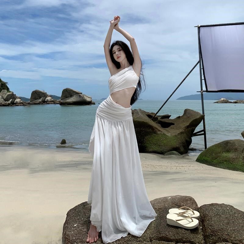 速发挂脖连衣纯春夏海边收假绝美气质度腰长裙法式裙欲露腰白色沙