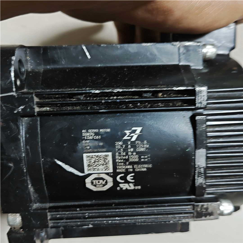 安川SGM7G-13AFC61伺服电机，实物图，成色一般(崽崽配件）