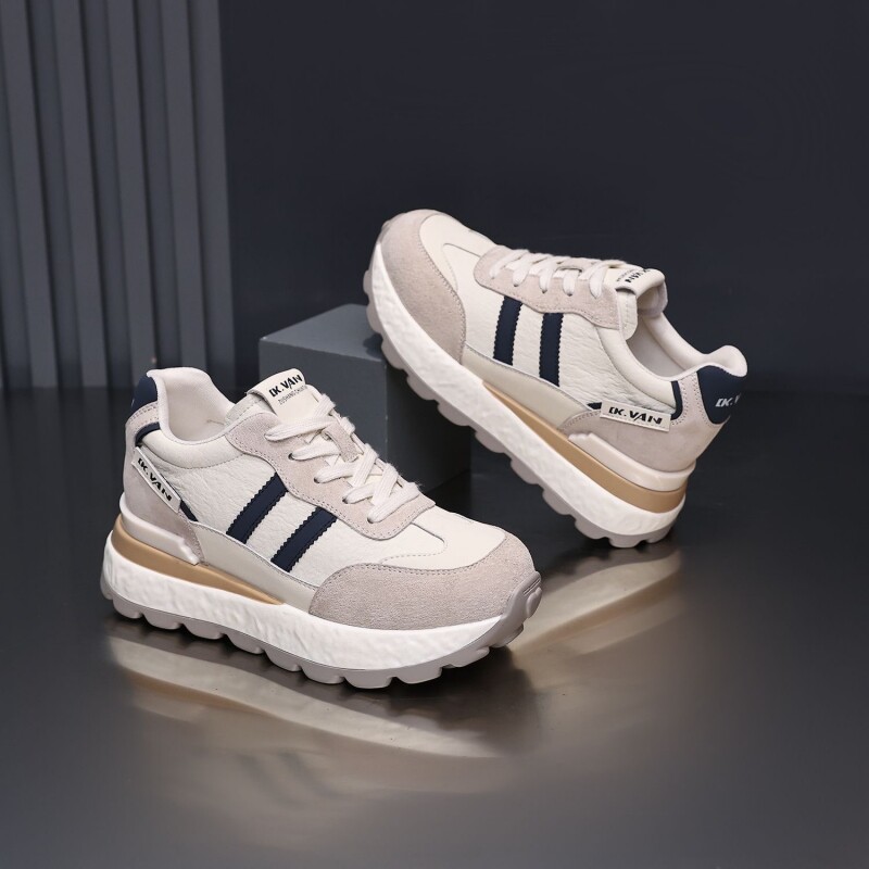 巨好看老爹鞋女款2025新款爆款超火厚底内增高休闲运动阿甘德训鞋