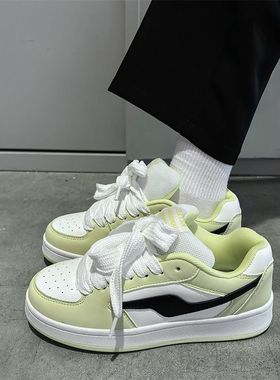 浅黄色原创小众情侣闪电低帮板鞋女ins潮2025秋季新款滑板面包鞋