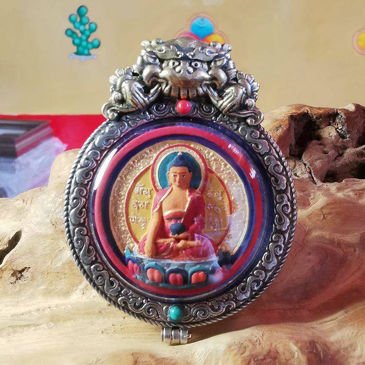 西藏矿物质彩绘擦擦佛像嘎乌盒吊坠本命佛释迦摩尼随身小唐卡挂件