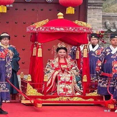 婚庆10269835花轿喜中式抬大八轿古典大花轿子明制汉婚步辇胡凤蝶