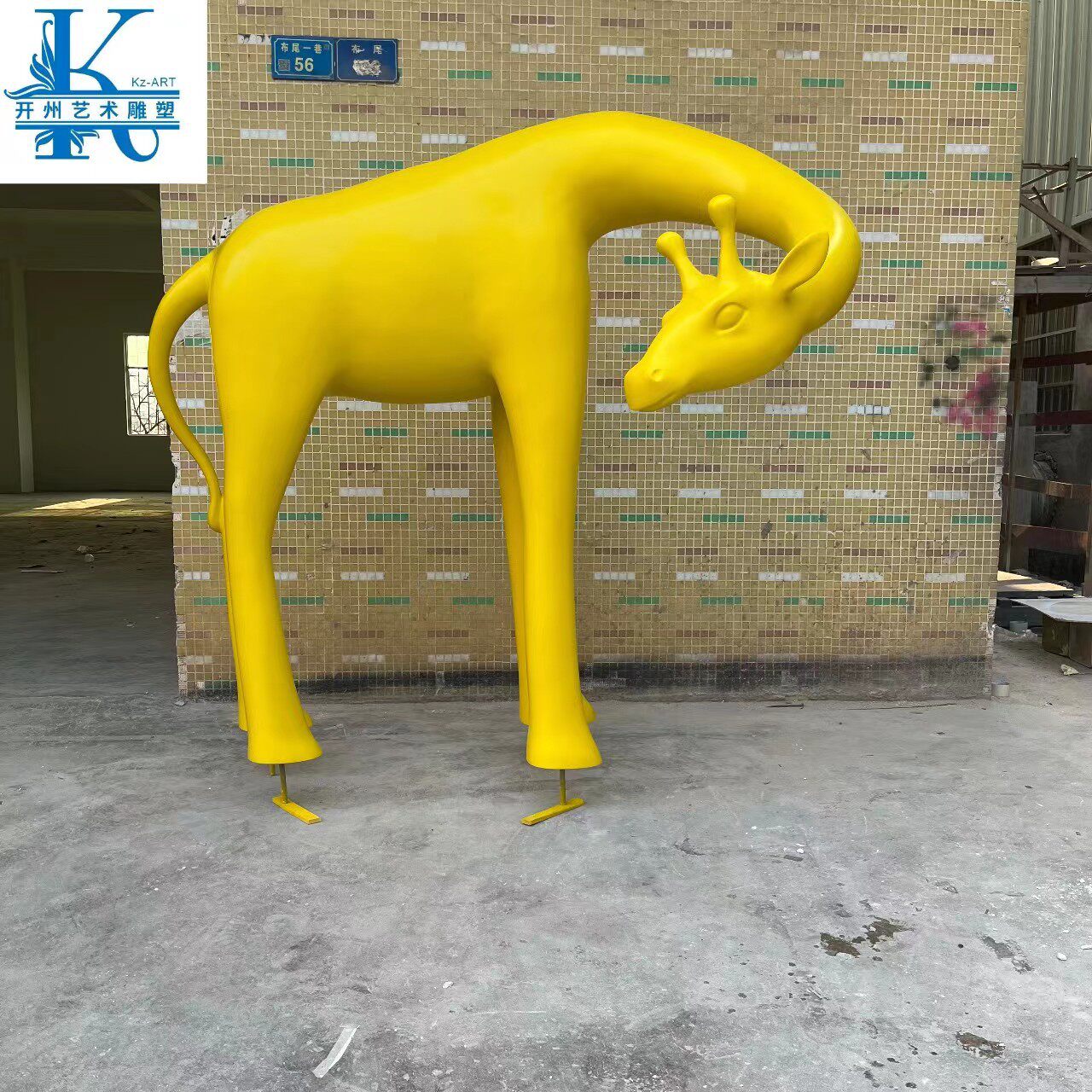 户外仿真长颈鹿动物雕塑卡通鹿公园草坪装饰商场大堂展厅落地摆件