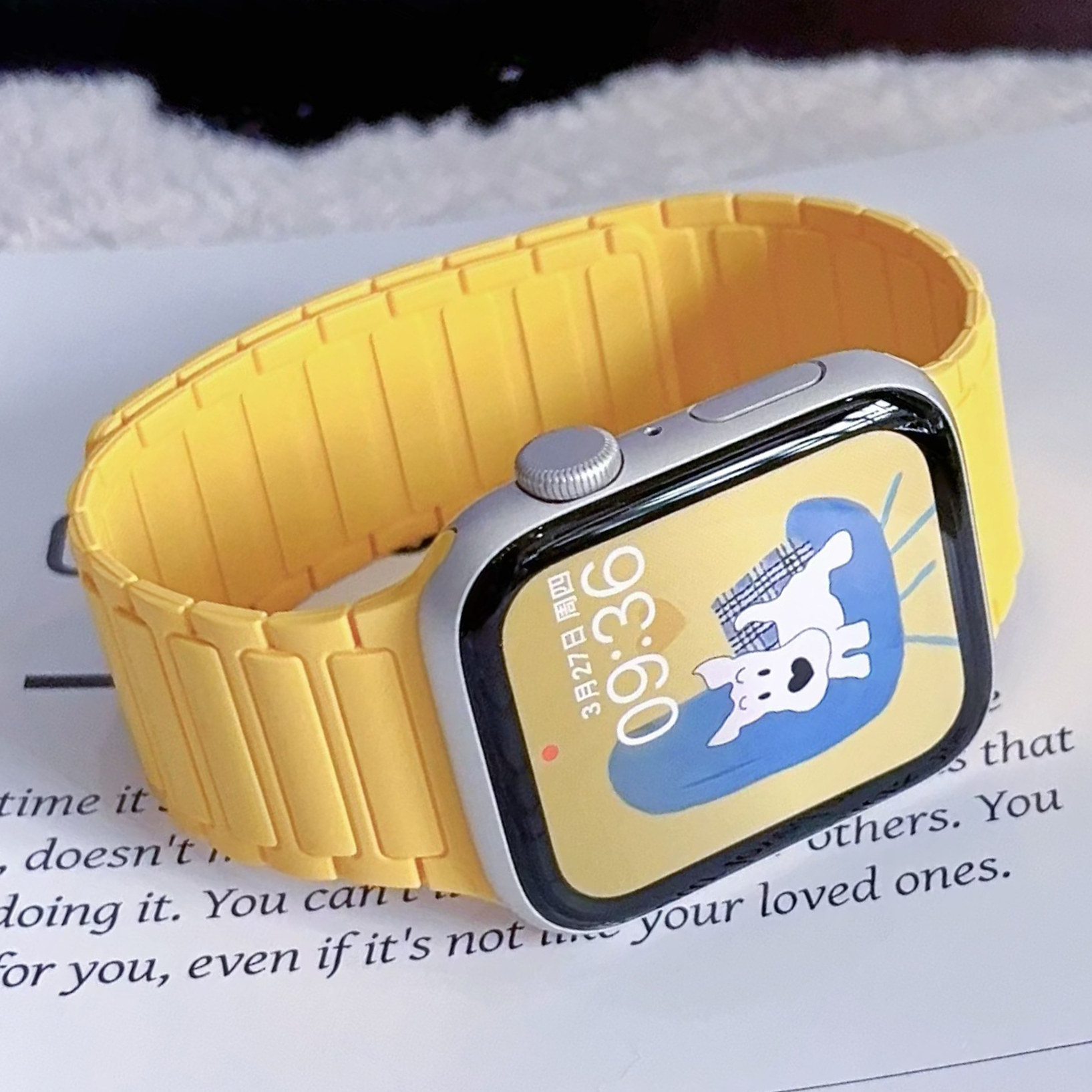 适用iwatchs11苹果手表applewatch9表带s01夏日小鸡黄s8智能磁吸