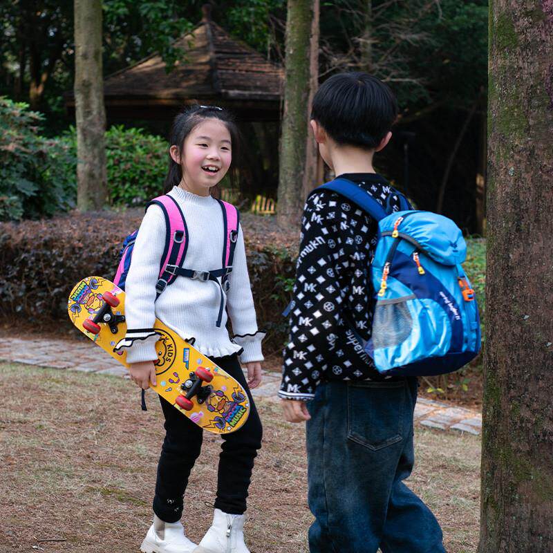 儿童户外旅行背包轻便男孩外出旅游登山小双肩包小学生春游书包女