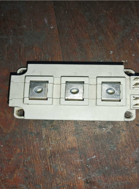 件FF450R12KT4一个功能实图，外壳有裂纹(崽崽配件）