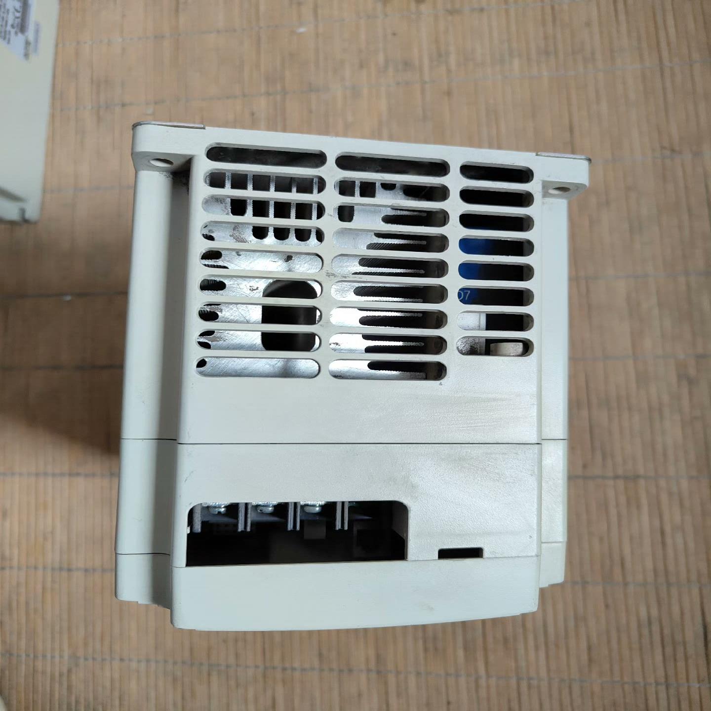 议~台达变频器5.5kw三相输入VFD055M43A，二手包好，