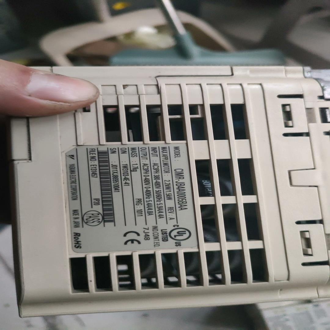 议~安川J1000-1.5KW重载变频器两台，380V，成色自定