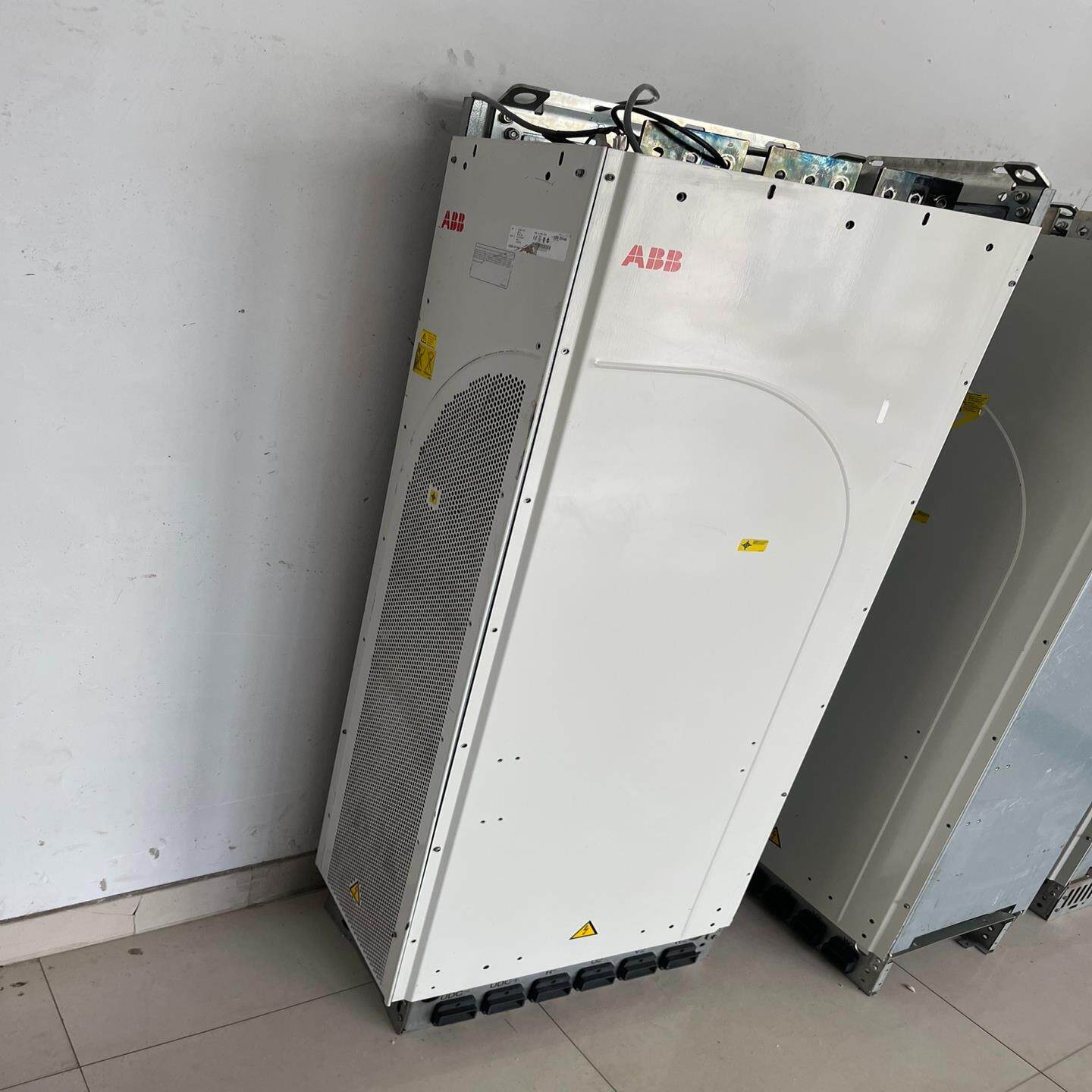 ACS800-0440-7+E208+P901变频器ABB(耶耶电子)