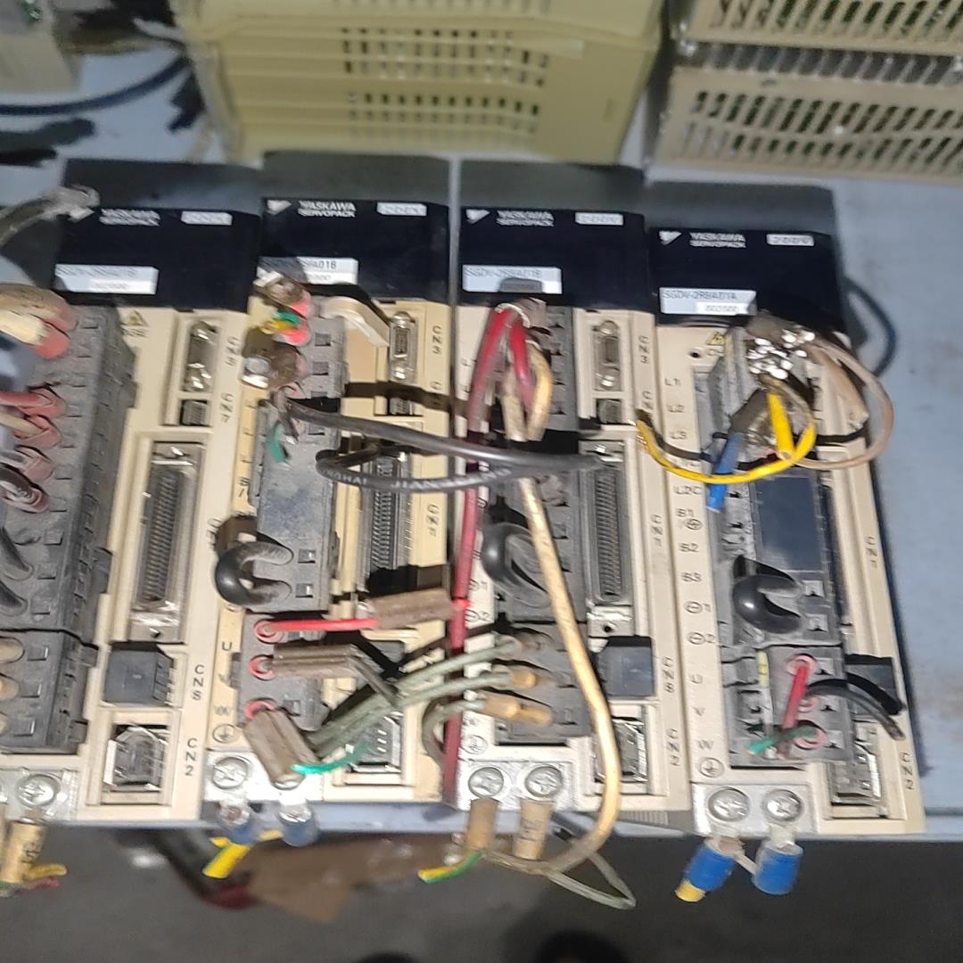 安川驱动器   SGDV-2R8A01A002000  40(崽崽配件）